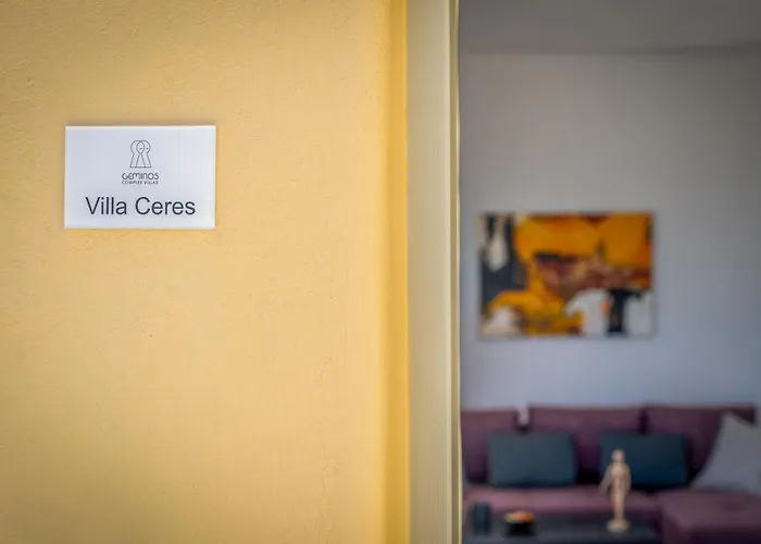 Geminos Complex Vila *