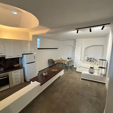 Geminos Complex Vila Kamári