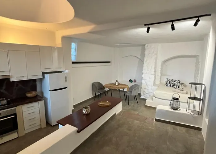 Geminos Complex Villa Kamári